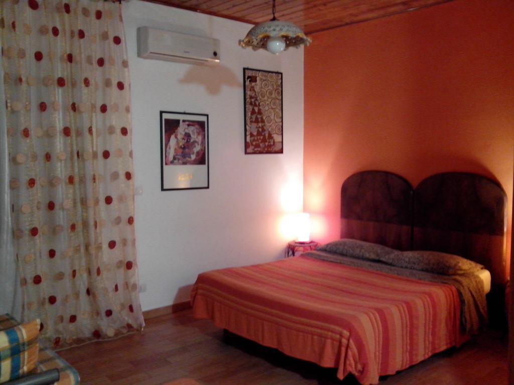 Bed&Breakfast La Casetta Сант-Алессио-Сикуло Номер фото